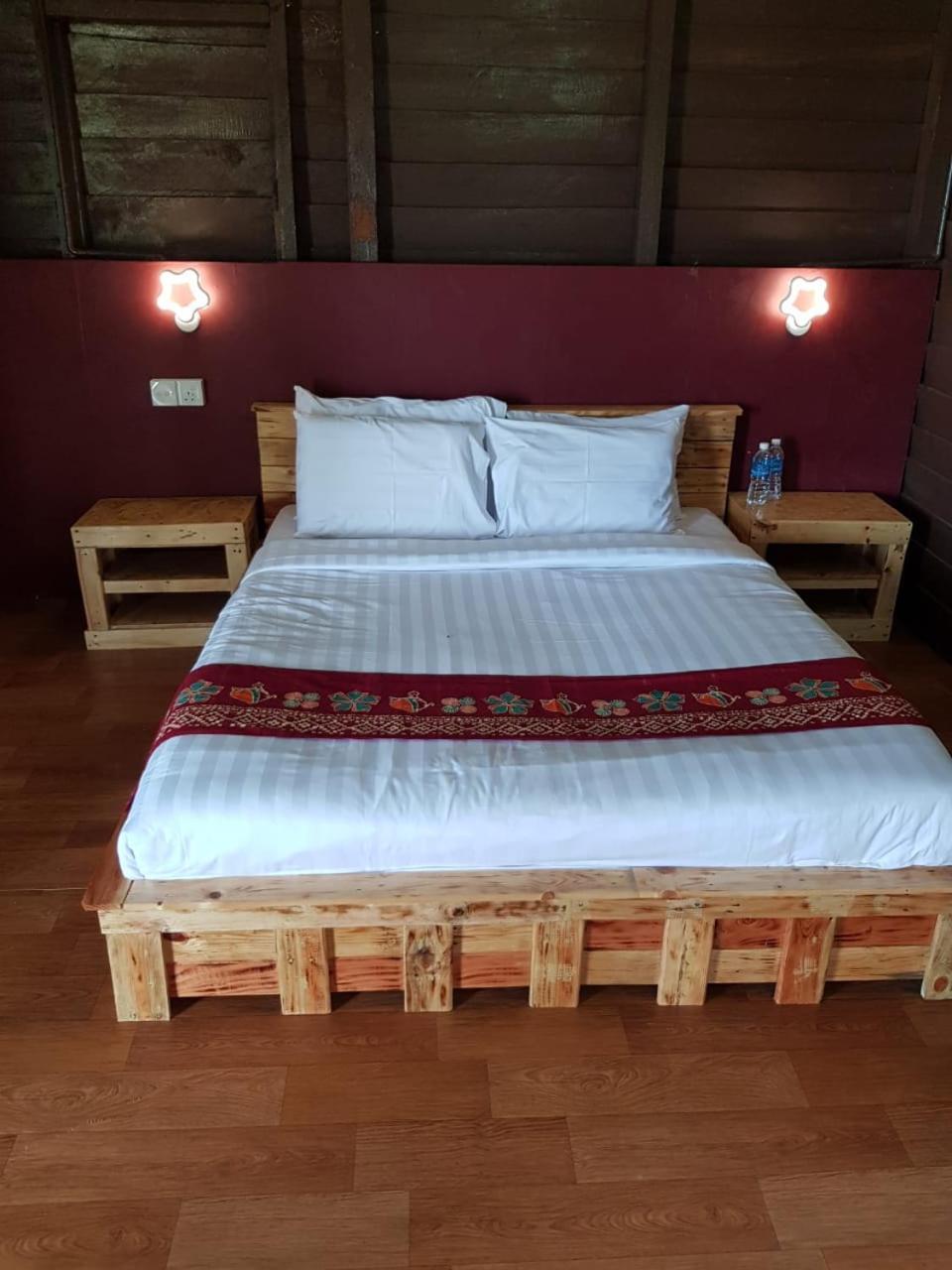 Serumpun Padi Emas Resort 텔루크바카우 외부 사진